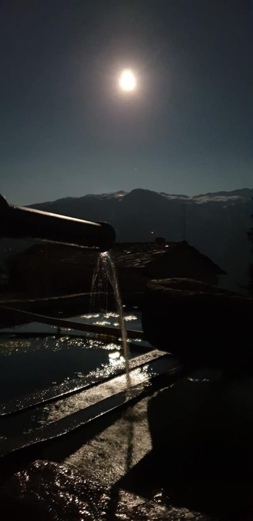 Luna piena su Oulx - Foto FB @Rifugio La Chardouse "Vazon"