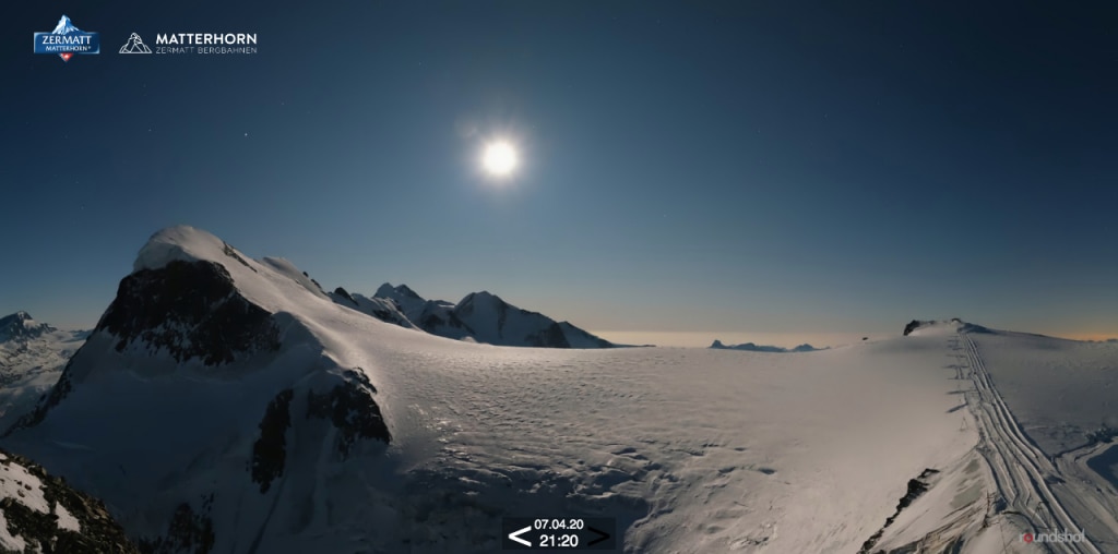 La Luna dalla Webcam Piccolo Cervino - Foto FB @Meteo Valle d