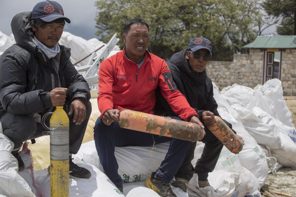 Bombole rimosse durante la campagna di pulizia sull