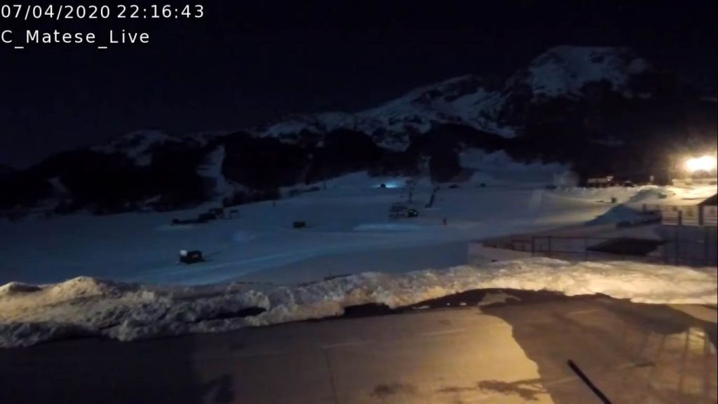 Le piste di Campitello illuminate dalla luce della Luna - Webcam Campitello Matese