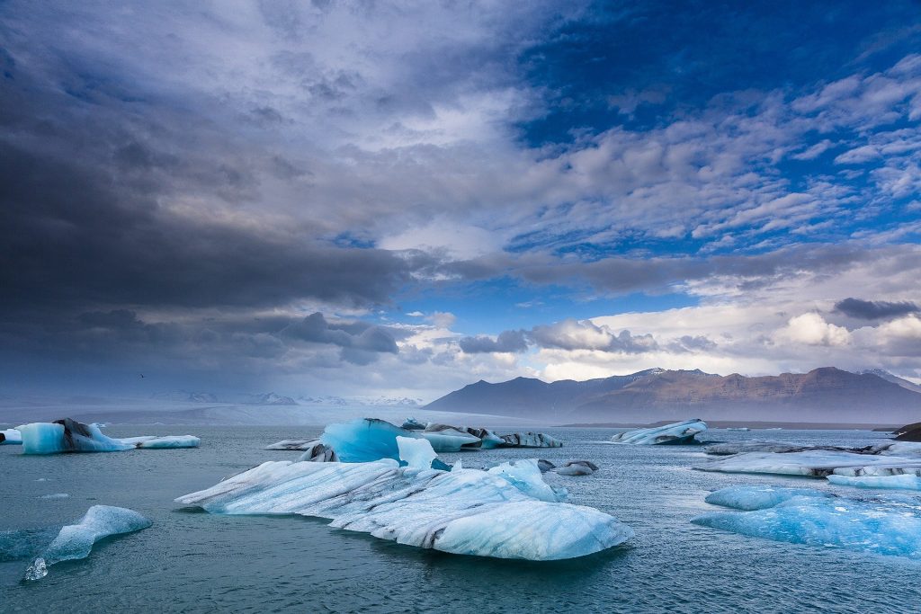 Il cambiamento climatico sta rendendo sempre più evidenti i suoi effetti sui ghiacciai di tutto il Pianeta - Foto StockSnap @Pixabay