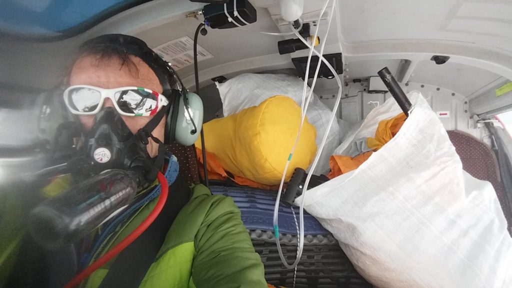 "Solo in volo" - Foto Ufficio Stampa CAI