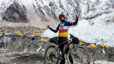 Photo of In bici fino al CB dell’Everest per uno spettacolo comico da record. Online il docufilm