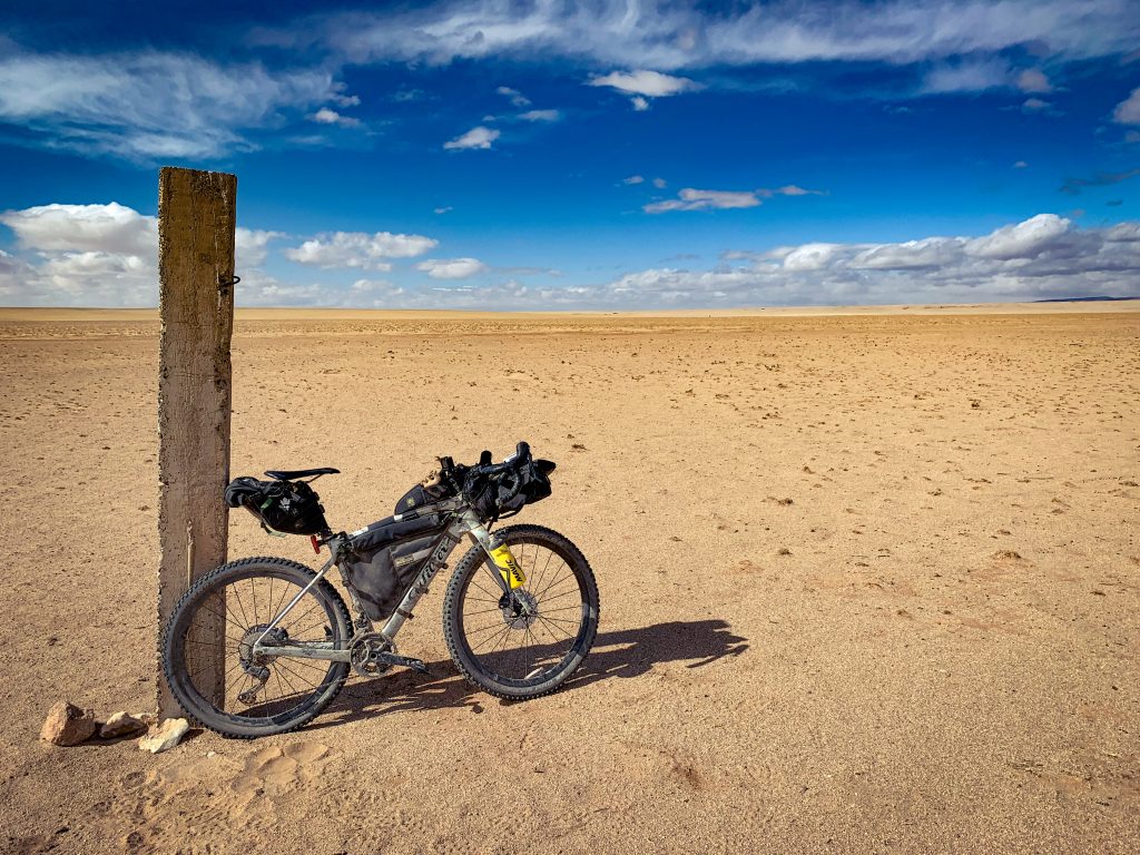 La bici in assetto backpaking. Foto archivio Omar di Felice