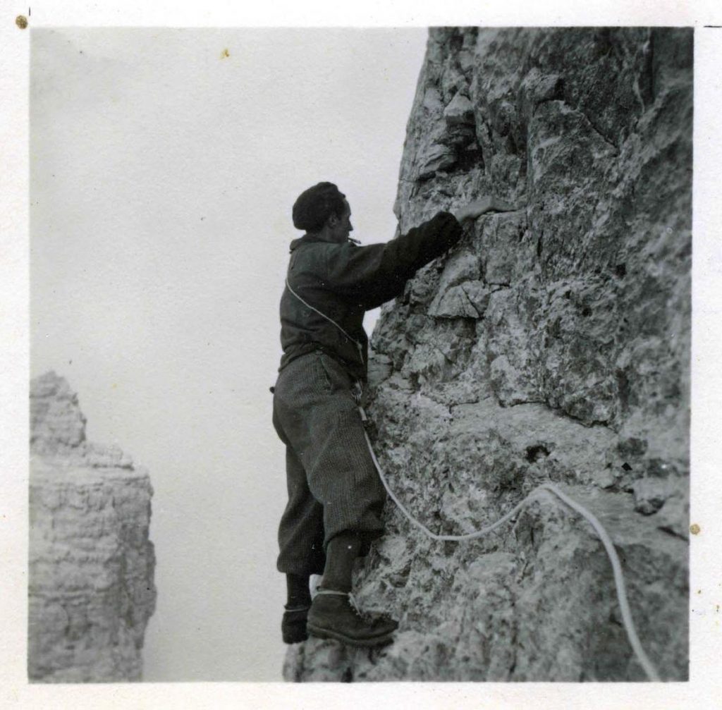 Bruono Detassis in arrampicata, in Brenta. Foto @ wikimedia commons