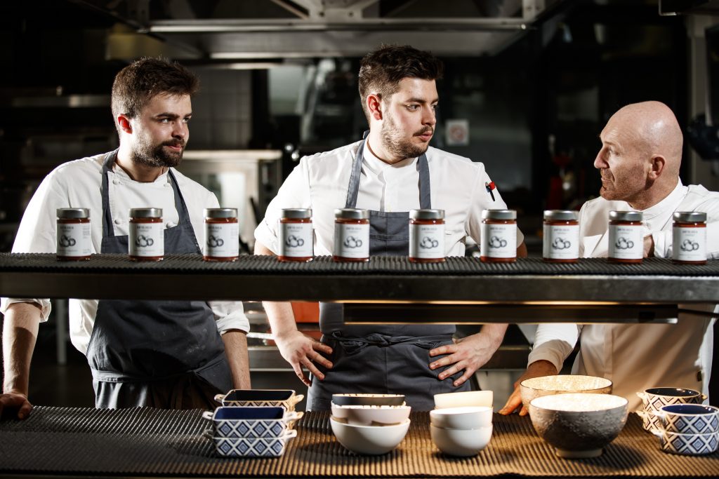 Alfio con i suoi collaboratori