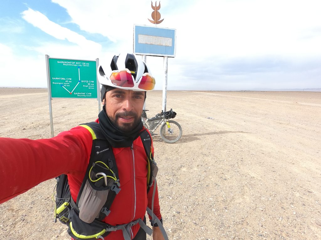 Nel deserto. Foto archivio Omar di Felice