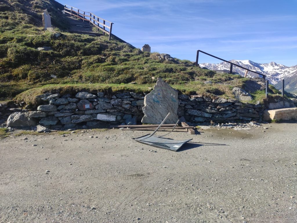 I danni al Colle delle Finestre. Foto Andrea Cubisino