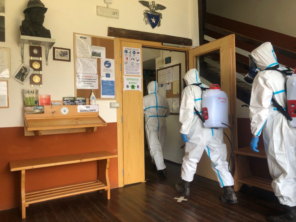 Cai e alpini per la santificazione del Rifugio Migliorero. Foto @ Cai
