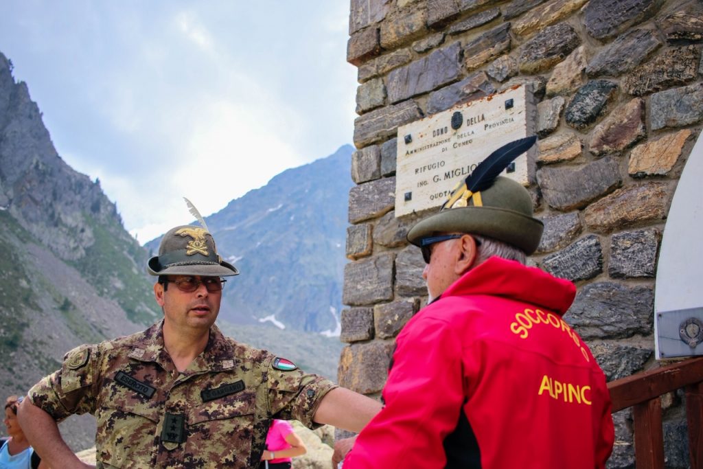 Cai e alpini per la santificazione del Rifugio Migliorero. Foto @ Cai