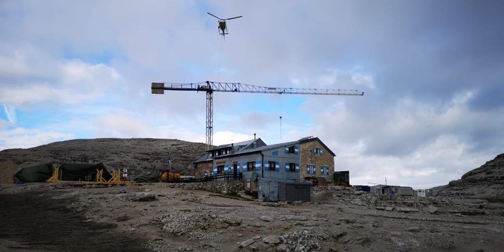 Lavori in corso al rifugio Boè - Foto FB Rifugio Boè Cai-Sat