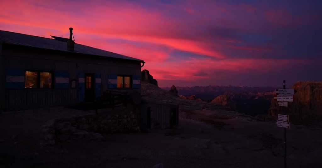 Tramonto al rifugio Boè - Foto FB Rifugio Boè Cai-Sat