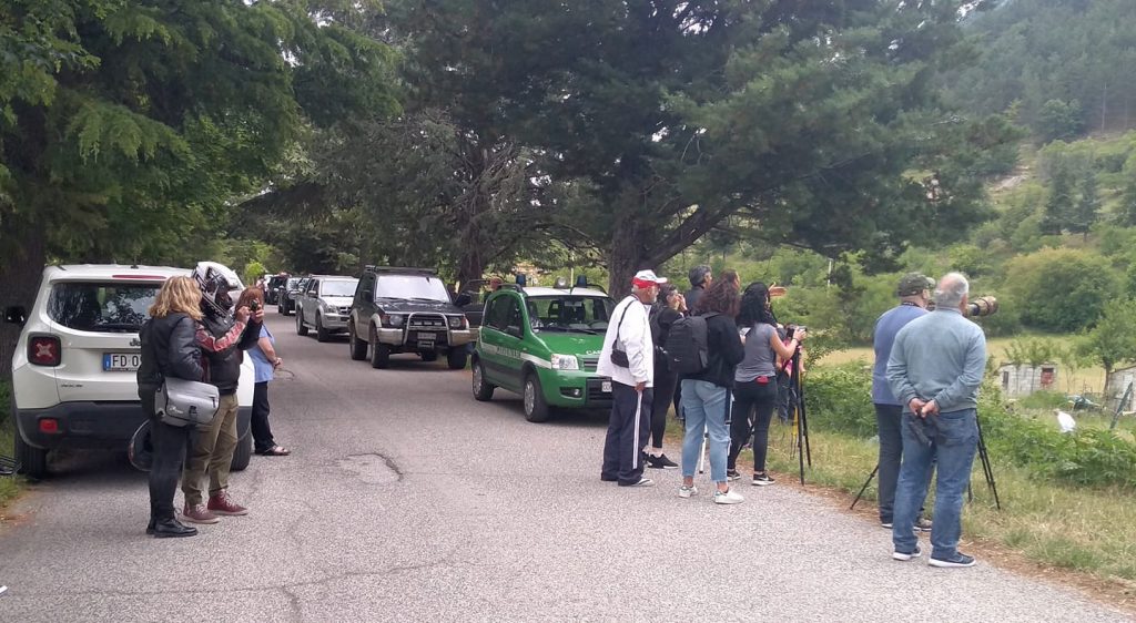 Fotografi e curiosi a Villalago, foto di Paolo Forconi