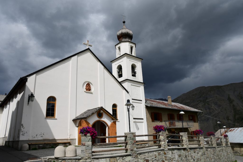 La chiesa di Trepalle, 2069 metri, il paese più alto d