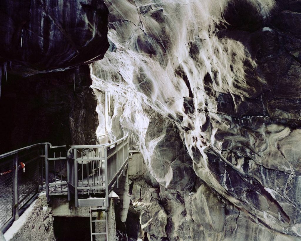 Marina Caneve, Entre chien en loup, 2019-2020 - Inkjet Print on Canson Infinity Platine Fibre Rag, 72x90 cm
