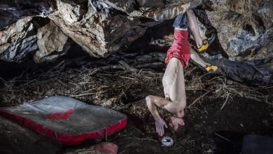 Photo of Adam Ondra su “Brutal Rider” (8C), il boulder più duro della Repubblica Ceca