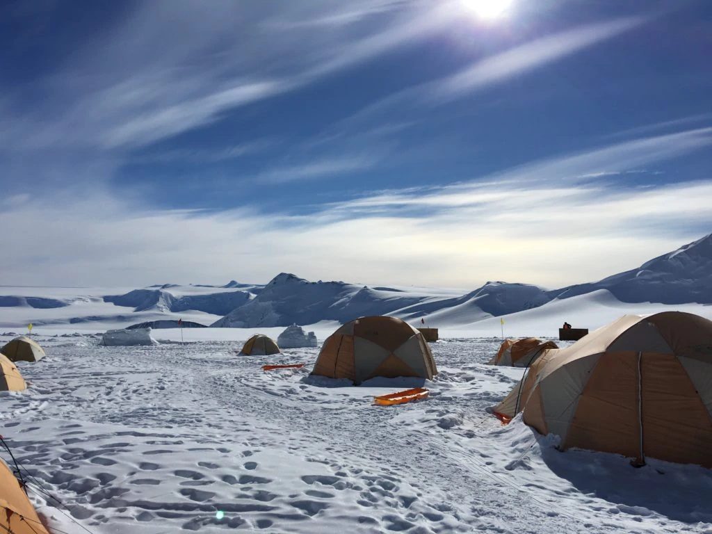 Campo lungo la salita al monte Vinson. Foto François Cazzanelli