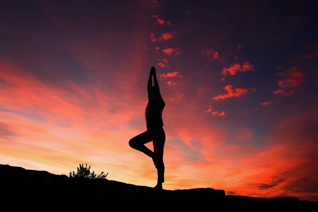 Yoga al tramonto - Foto Pete Linforth @Pixabay 