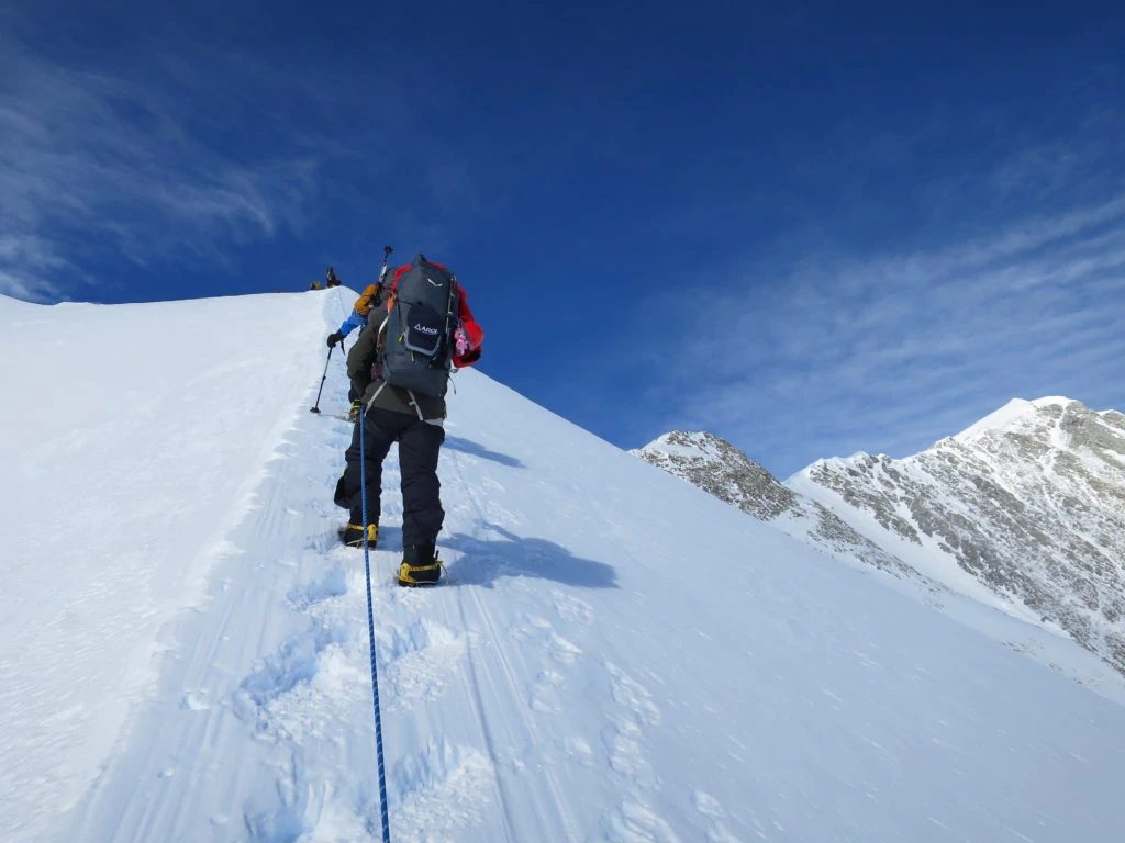 Verso la vetta. Foto François Cazzanelli