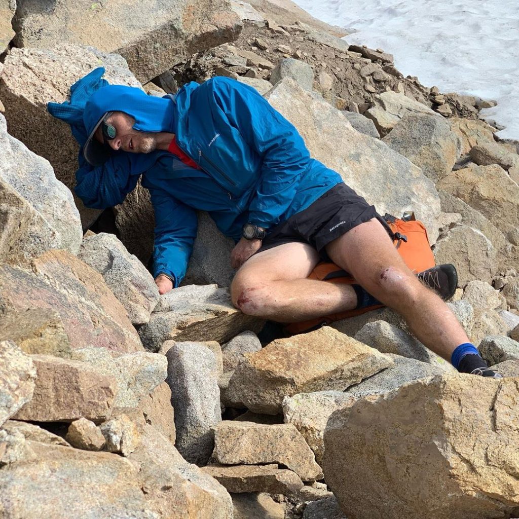 Caldwell esausto si riposa sulle rocce - Foto Instagram Adam Stack