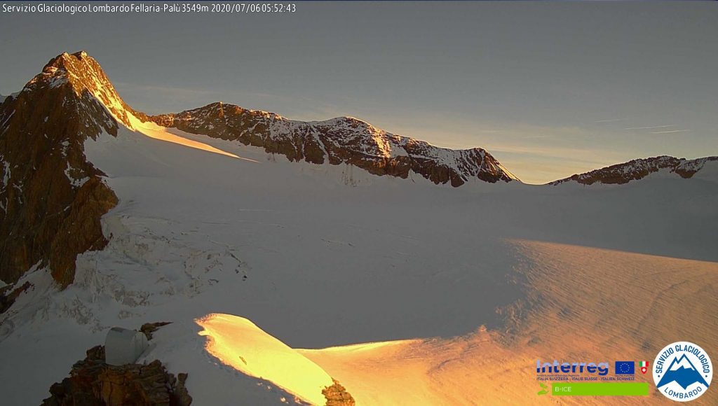 Alba del 6 luglio vista dalla web-cam Bit Line - Foto FB SGL - Servizio Glaciologico Lombardo