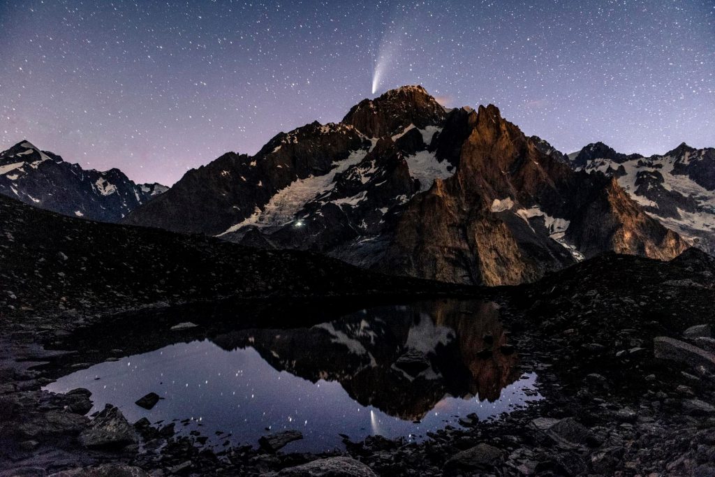 Neowise sul Monte Bianco - Foto Giacomo Buzio per Courmayeur Mont Blanc
