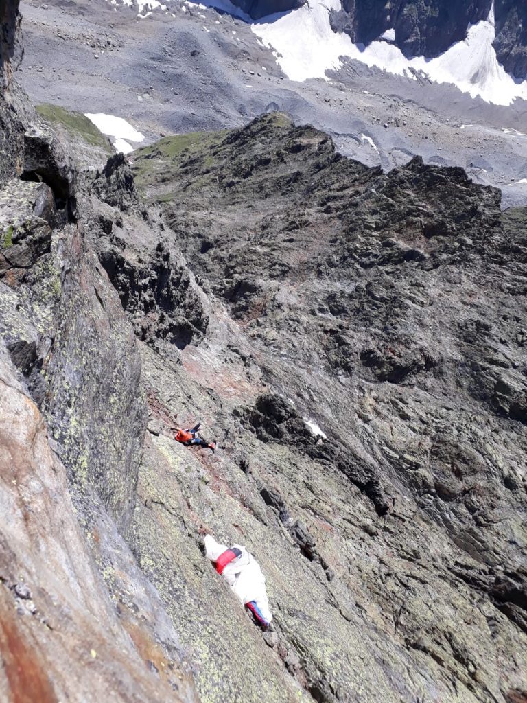 Intervento per il recupero del parapendista sulla Cresta del Brouillard. Foto @ CNSAS VdA