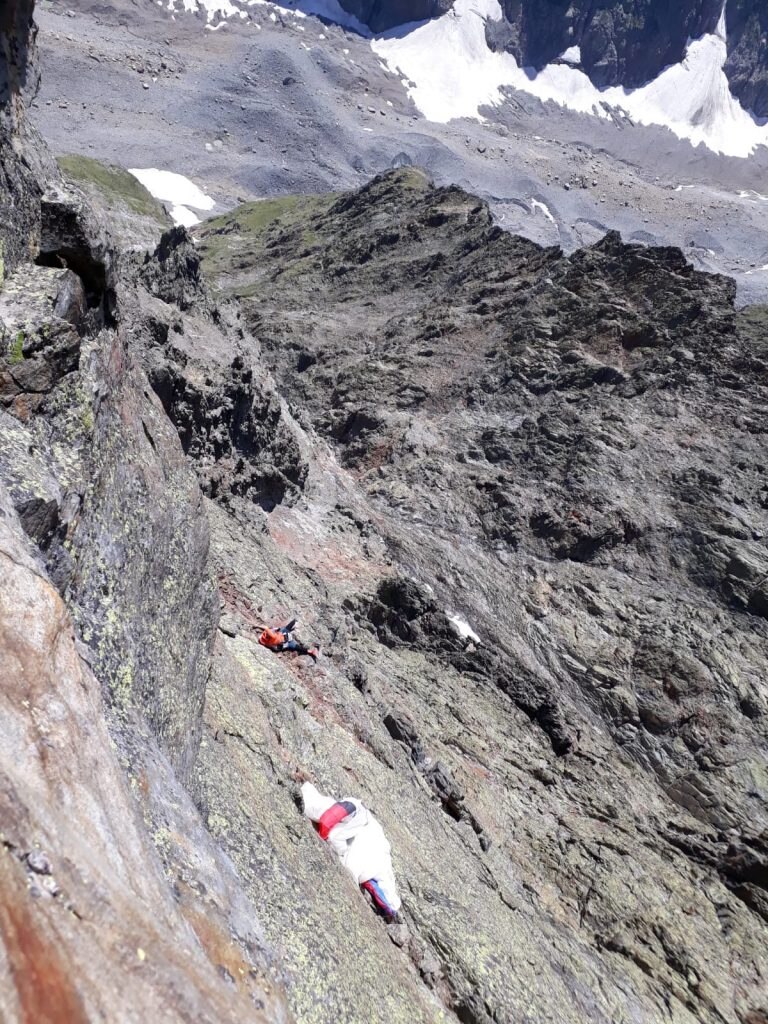 Intervento per il recupero del parapendista sulla Cresta del Brouillard. Foto @ CNSAS VdA