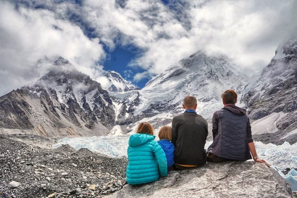 I primi turisti al campo base dell