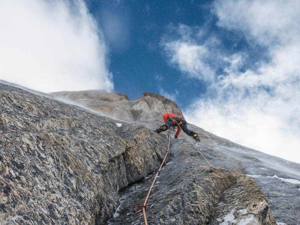 Huber in parete sul Cerro Kishtwar - Foto Thomas Huber