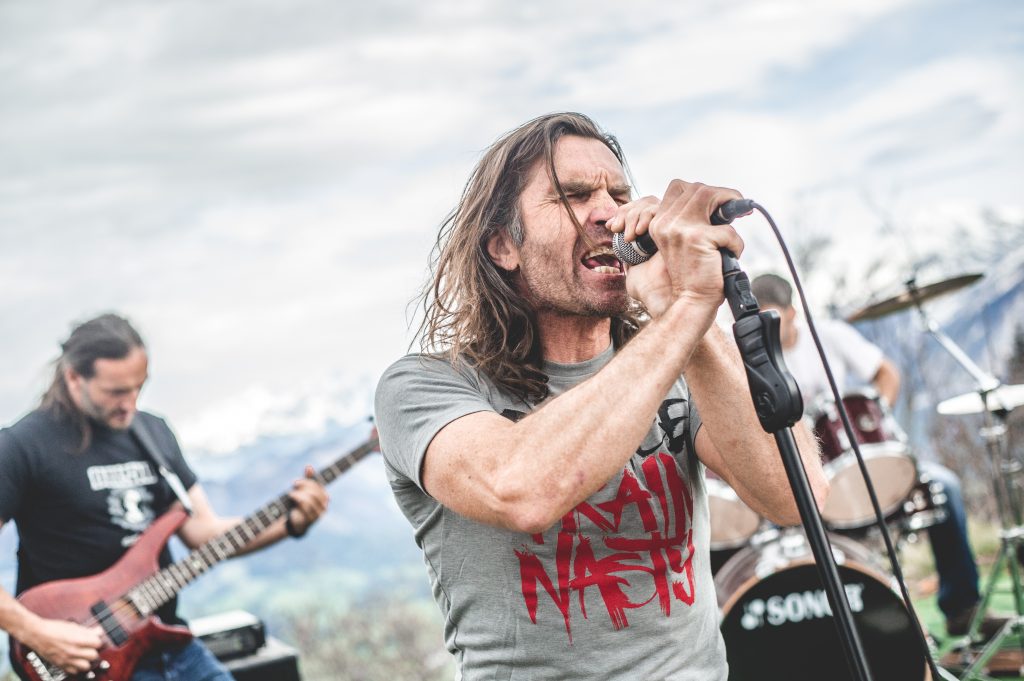 Thomas Huber on stage con i "Plastic Surgery Disaster"- Foto Thomas Huber