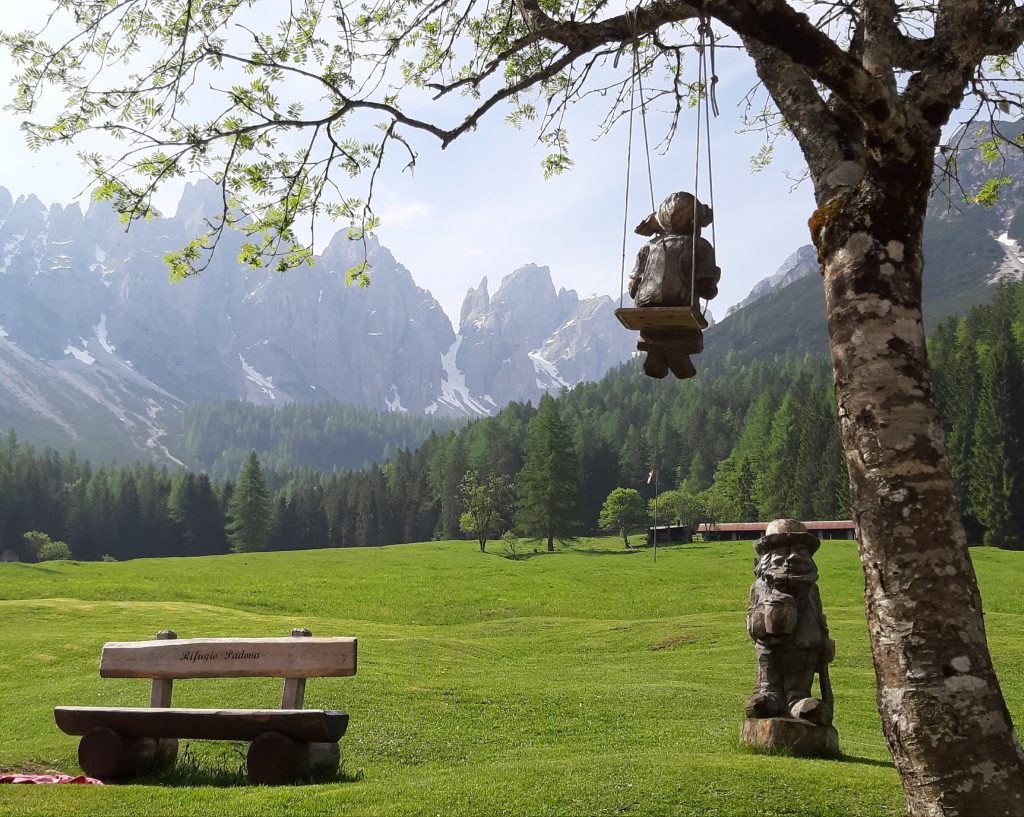 Vista sugli Spalti di Toro e sui Monfalconi di Forno. Foto Nicole Berga