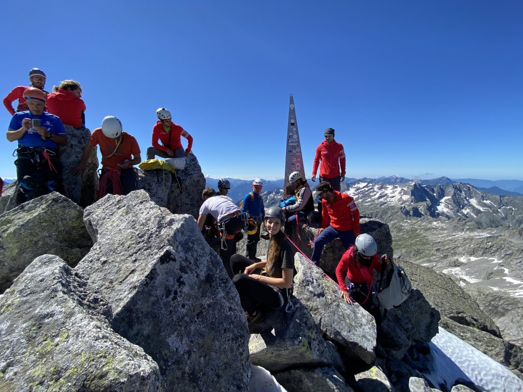 Maglioni Rossi sul Pizzo Badile per l