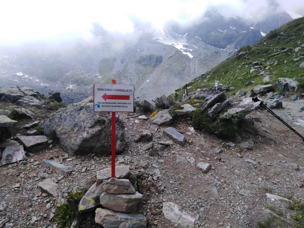 Segnaletica lungo il percorso parzialmente interdetto - Foto FB Parco del Monviso
