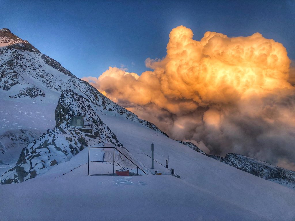 Tramonto sulla Capanna Gnifetti - Foto FB Rifugi Monterosa