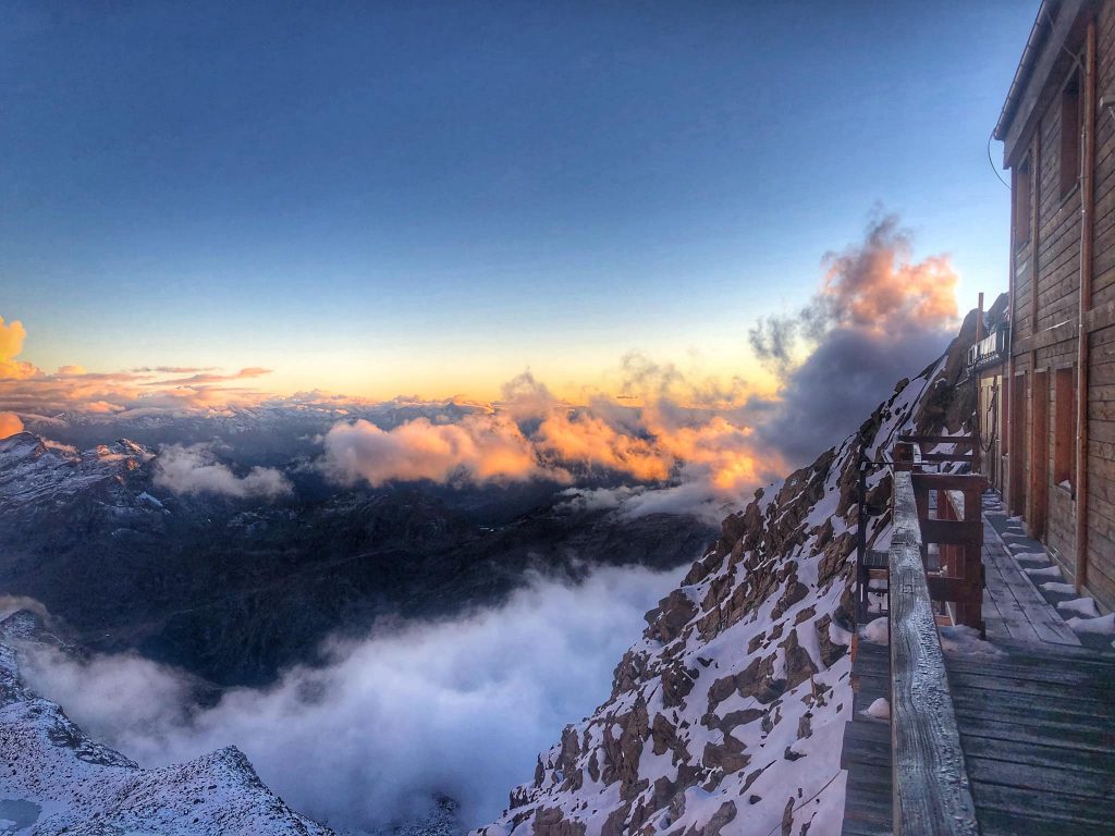Tramonto sulla Capanna Gnifetti - Foto FB Rifugi Monterosa