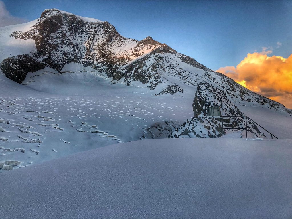 Tramonto sulla Capanna Gnifetti - Foto FB Rifugi Monterosa