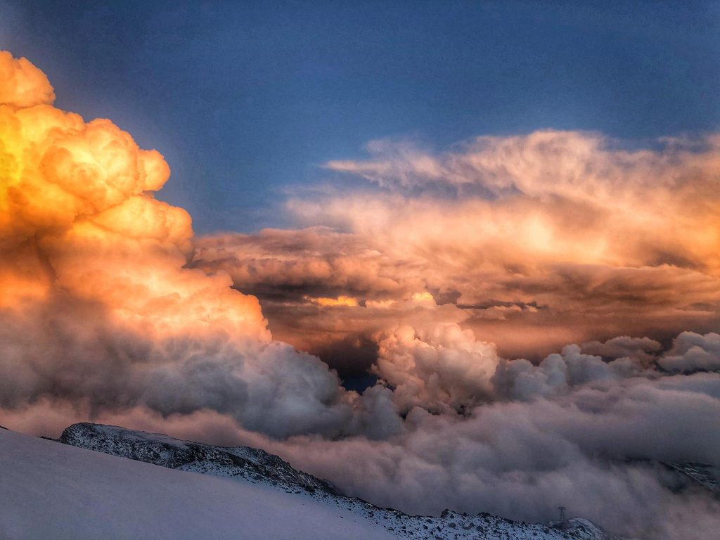 Tramonto sulla Capanna Gnifetti - Foto FB Rifugi Monterosa