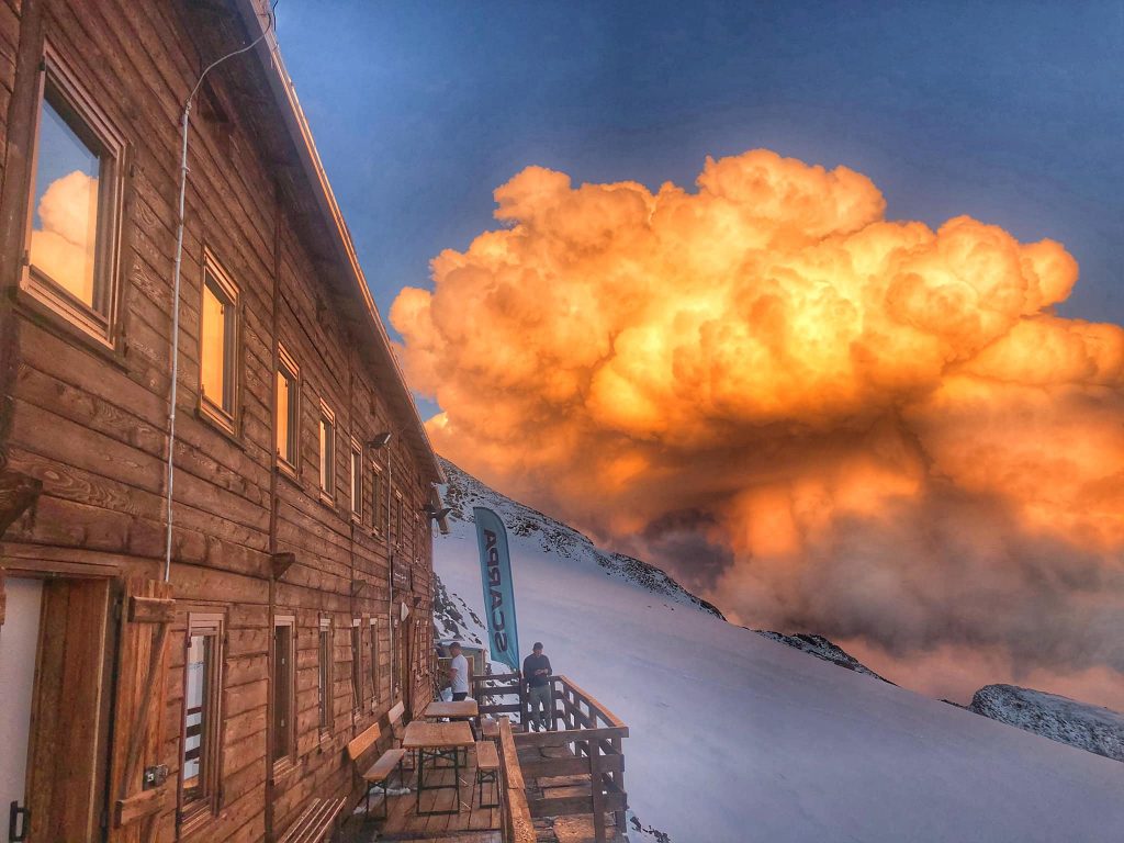 Tramonto sulla Capanna Gnifetti - Foto FB Rifugi Monterosa
