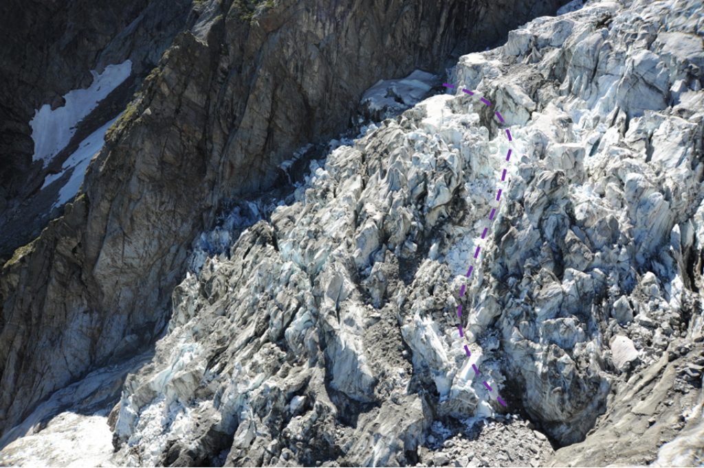 Dettaglio del ghiacciaio del Planpincieux - Foto ANSA/FONDAZIONE MONTAGNA SICURA