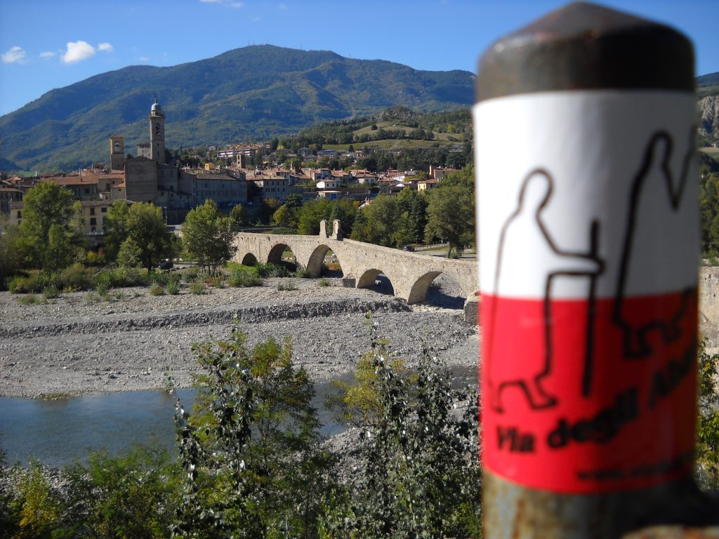 Bobbio, con il suo caratteristico ponte del diavolo. Foto Gian Luca Gasca