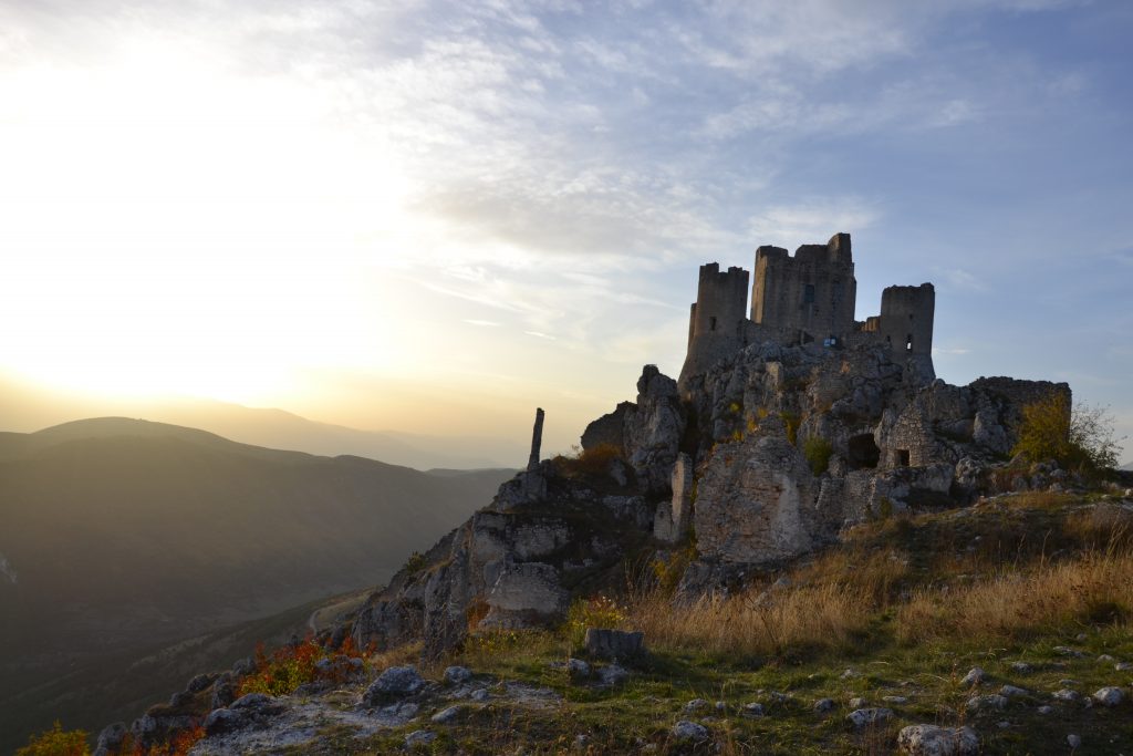 Rocca Calascio al tramonto. Foto Gian Luca Gasca