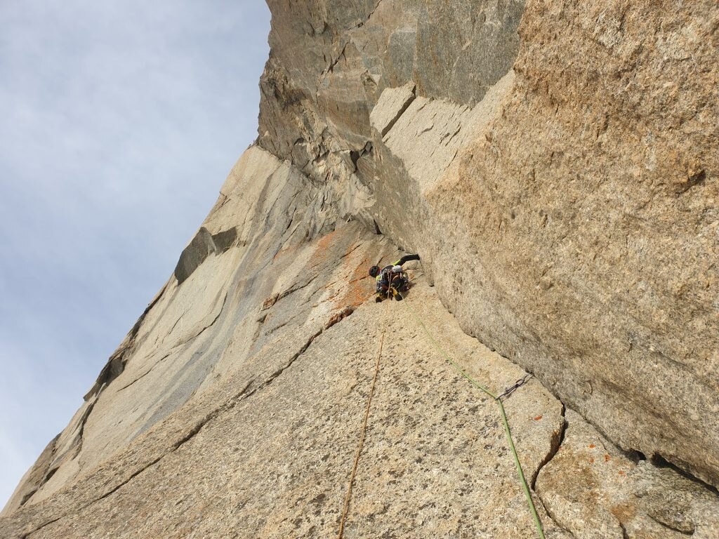 In scalata su "Divine Providence". Foto Leonardo Gheza