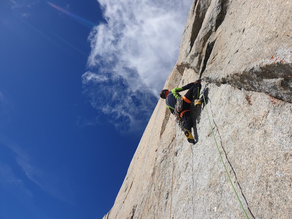 In scalata su "Divine Providence". Foto Leonardo Gheza