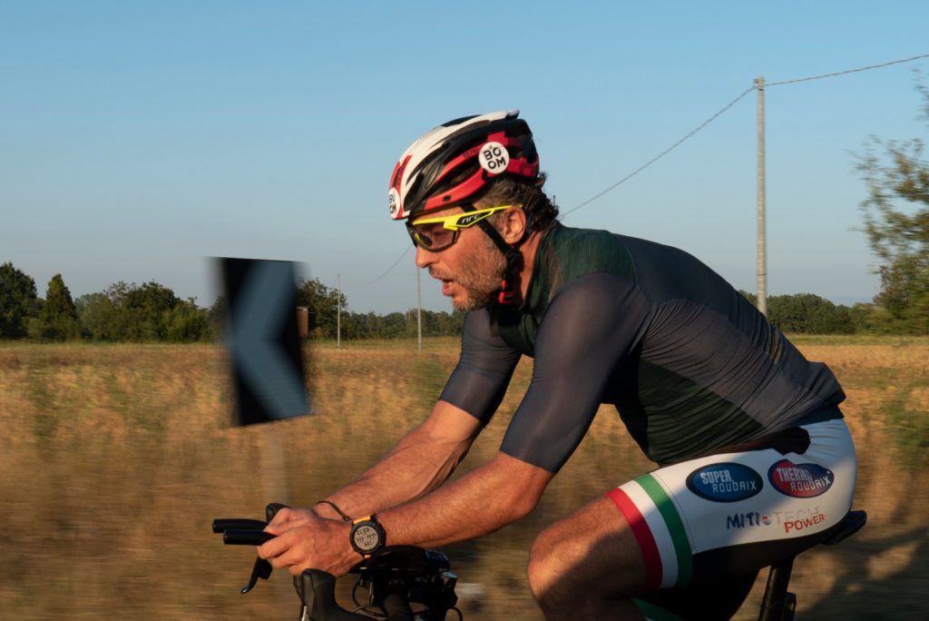 Nico Valsesia concentrato nella fase su due ruote del viaggio - Foto Nico Valsesia