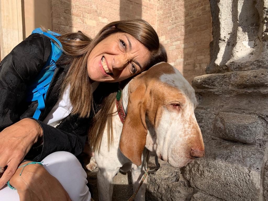 Stefania sorridente con un Ash un po