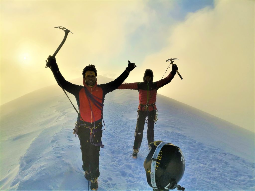 Massimo Coda e Adnrea Lanfri in cima al Monte Bianco. Foto Andrea Lanfri