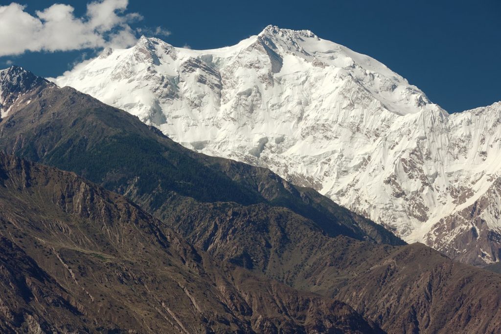 Nanga Parbat, versante Rakhiot dalla KKH - Foto Wikimedia Commons