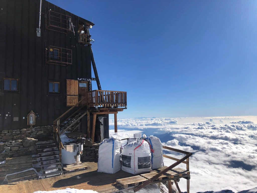 Chiusura rifugio - Foto FB Rifugi Monterosa