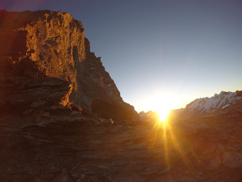 I primi raggi del sole. Foto Stradelli